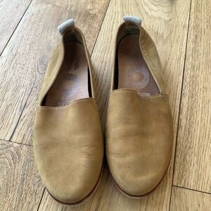 Sorel slip on yellow suede loafers in a woman’s 7